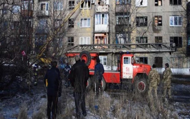 Дети в эпицентре: появились первые кадры с места взрыва на Донбассе