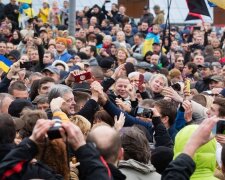 Відмовився підвезти Порошенка з Майдану: свідок розмови експрезидента з таксистом видав неочікувані подробиці