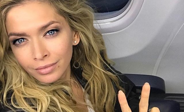 Брежнєва з голими грудьми поскаржилася на життя: оце очі, як Барбі