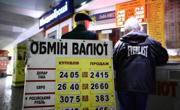 Обмін валют, фото: РБК-Україна