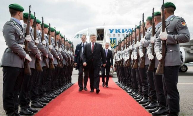 Порошенко с помпой встретили в Германии