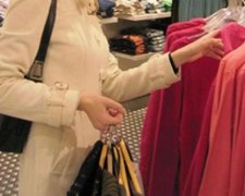 Беременная женщина помогла украсть выручку магазина