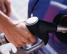 Бензин в Україні подорожчає на 1 гривню