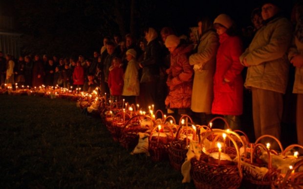 Десятки тисяч копів охоронятимуть українців у Великодню ніч