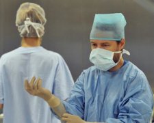 Бросили умирать? В Охматдете из-за массовых увольнений некому лечить детей