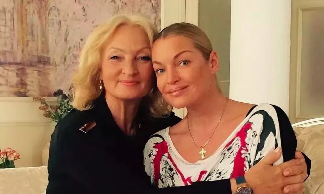 Волочкова привітала маму з 69-річчям архівним фото: "Скільки бруду вилити..."