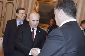 Спалили контору: у мережі ефектно нагадали про дружбу БПП з Путіним