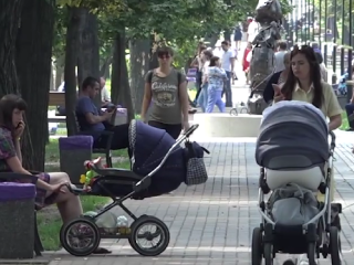 Украинцы с детьми. Фото: скрин youtube
