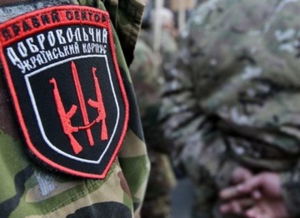 Бійці Збройних Сил  оточили базу «Правого сектору» в Покровському районі