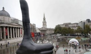 У центрі Лондона виріс гігантський палець
