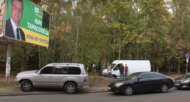 Бешеный соратник Зеленского с ножом устроил войну за билборд в центре города - все ради мэрского кресла