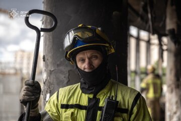 Рятувальники ДСНС на місці ТЦ Квадрат