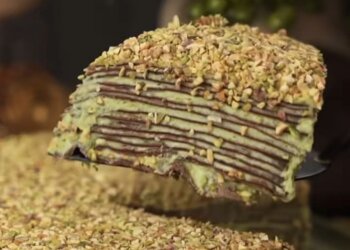 Шоколадний млинцевий торт: фото скрін рецепту