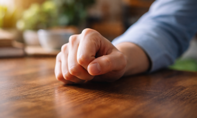 Стук по дереву, ритуал, зображення: Знай.ua