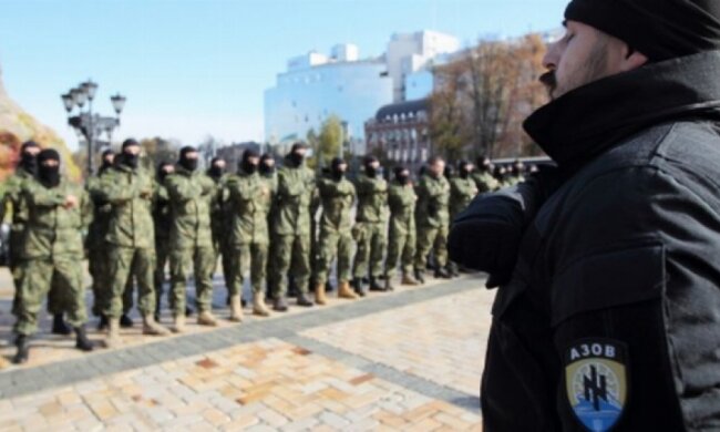 "Азов" принял в свои ряды сорок бойцов "Правого сектора"