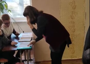 Копы и учительница, скриншот: Facebook