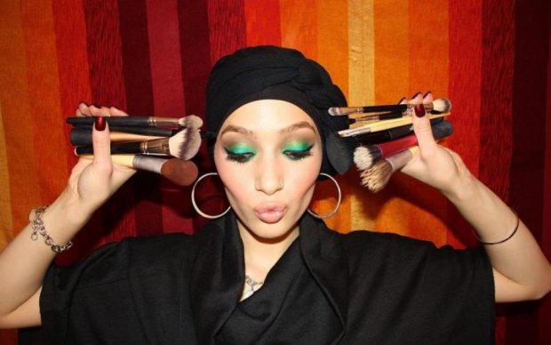 Мусульманские красавицы показали виртуозные основы макияжа