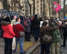 Митингующие и копы с "размахом" отметили  годовщину Майдана
