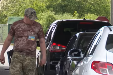 Виїзд закордон, скріншот з відео