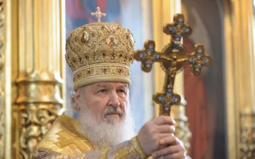 Бездонні злидні: головний піп Росії поскаржився бездомним на життя