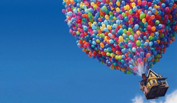 Канадец взлетел в небо на воздушных шариках (видео)