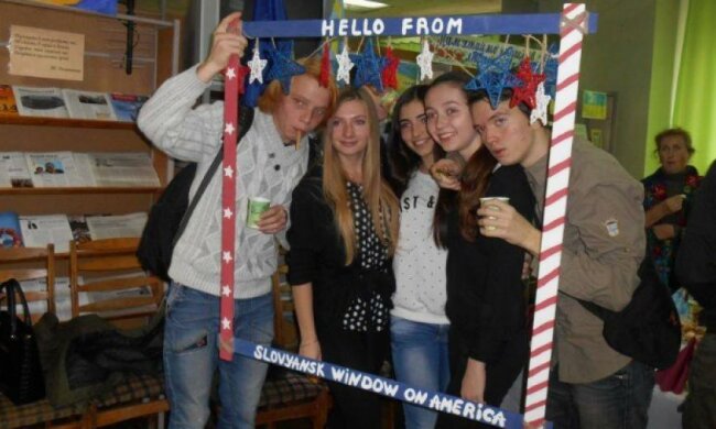  В Славянске открыли «Окно в Америку»