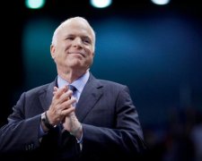 Маккейн з того світу передав "привіт" Трампу