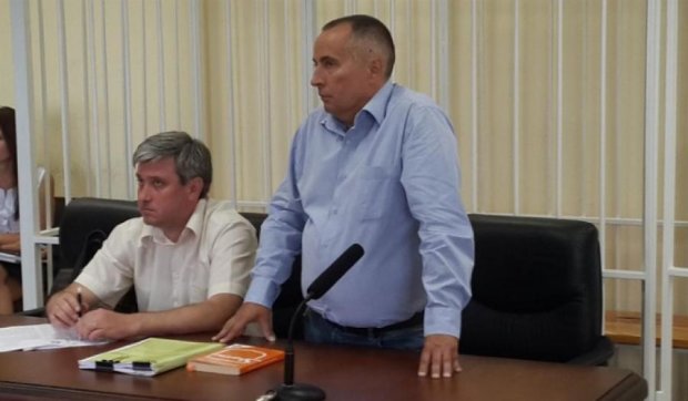 "Бриллиантовых" прокуроров суд оставил за решеткой на месяц