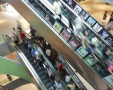 Дві тисячі підлітків побились на різдвяному розпродажі (відео)