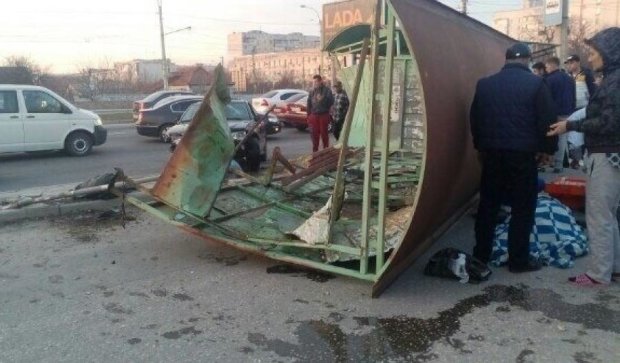 Криваве 8 березня: у Сімферополі водій розніс зупинку з людьми