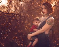 Противно смотреть: кормящие мамы поделились "любимыми" замечаниями