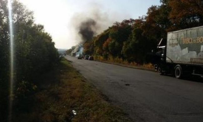 Под Харьковом на ходу загорелся автобус с пассажирами (фото)