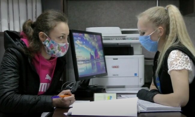 оформление документов, скриншот из видео