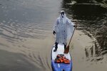 В городе Зеленского поселилось привидение — пугает горожан и заманивает детей покататься на лодочке
