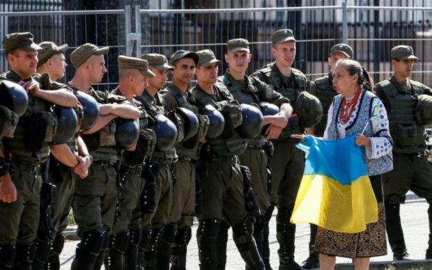 Украинские гвардейцы вступились за арестованного коллегу