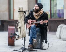 Горланив "хіти Путіна": у Львові розправилися з вуличним музикантом