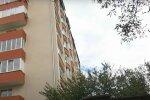 Франківчан роками тероризує нахабний стрілець - палить по вікнах у свята