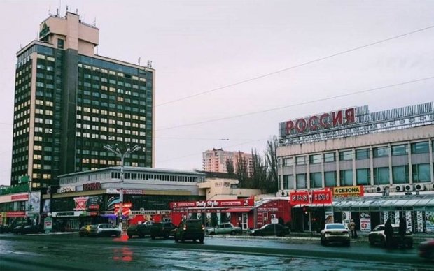 Вы только взгляните, что вывесили обезьяны в центре Луганска