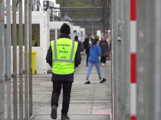 Прийом біженців у Німеччині. Фото: скрін youtube