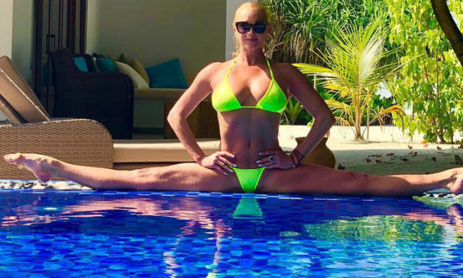 Волочкова вивалила груди-млинці без ліфчика: фото 18+