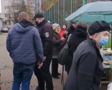 Львівські муніципали оголосили війну пенсіонерам через шматок сала, очевидці в лютують: "Шакали"