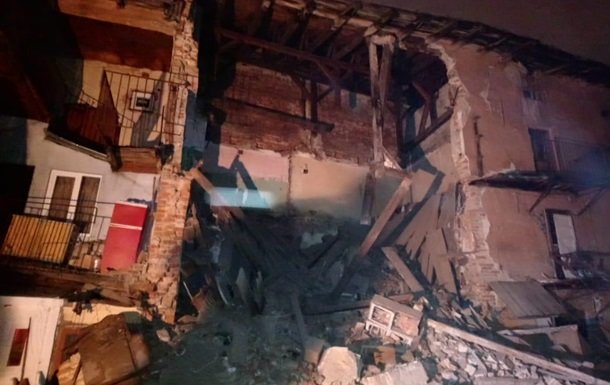 Во Львове рухнул дом: город приходит в упадок, пока Садовой обещает возродить Украину