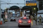 На кордоні під Львовом засікли дивакуватого чоловіка: переплутав зубну щітку з градусником