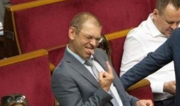 Пашинський ходить в Раду демонструвати "факи"