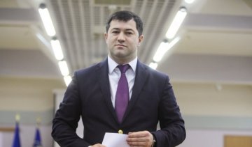 Борец с iPhone7 попался с контрабандными часами