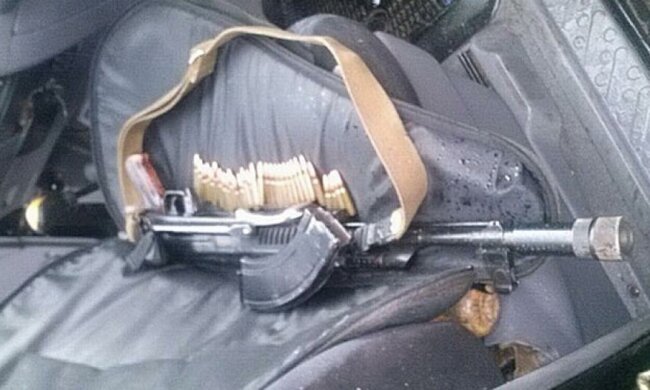 Джип з автоматом і патронами затримали на Закарпатті