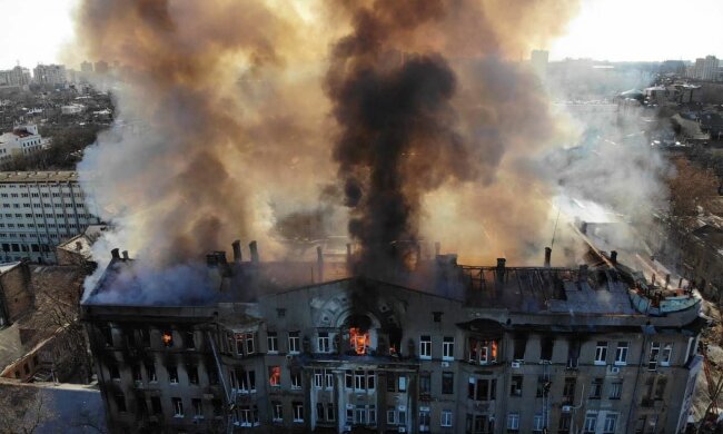 Пожар учебе не помеха: студентов сгоревшего Одесского колледжа направят в другие учебные заведения