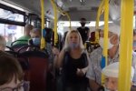 Тернополян змусили ходити пішки - в автобуси беруть тільки обраних