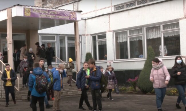 школьники, скриншот из видео