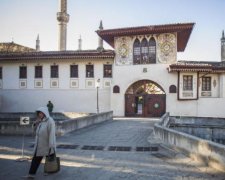 Российские варвары дорвались до крымскотатарской святыни: фото